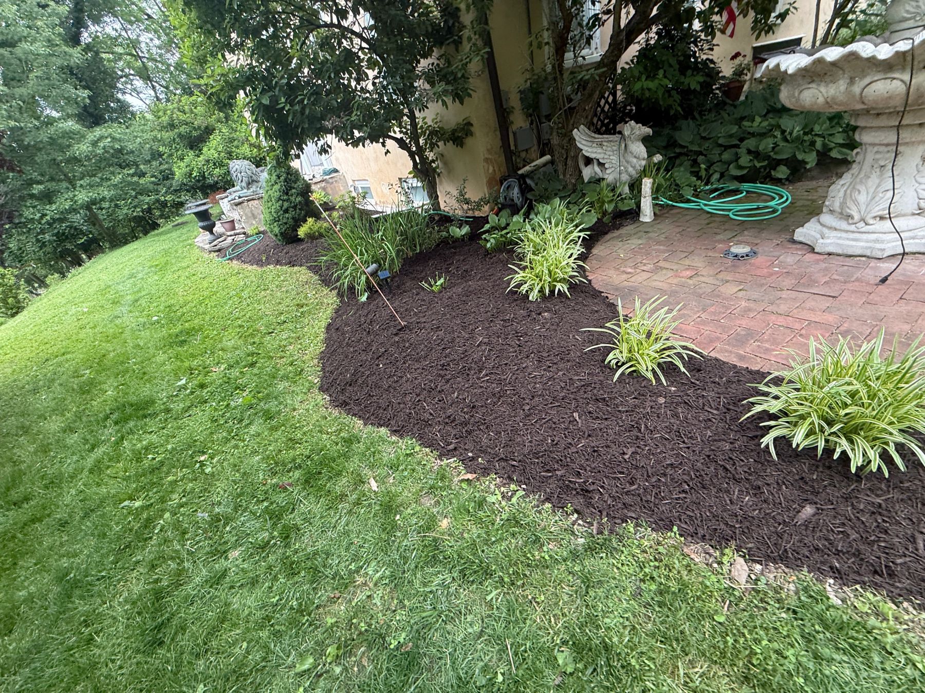 Landscape bed cleanup and mulch